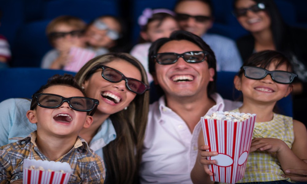 How do device settings affect playback for online Tamil films?