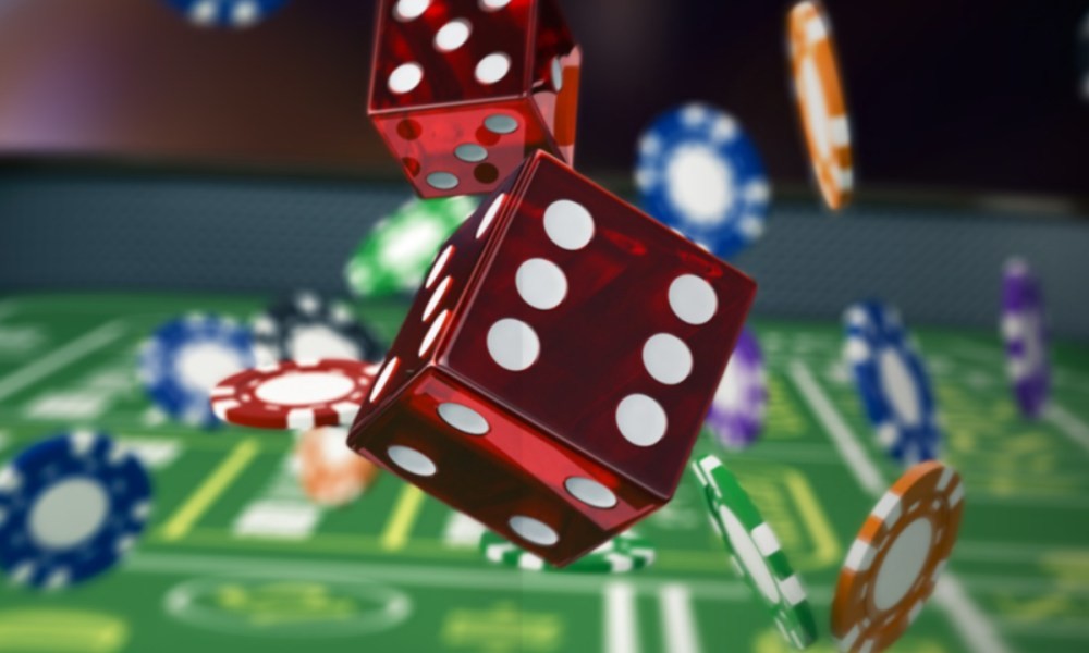 Solo entries vs group play in online lottery participation
